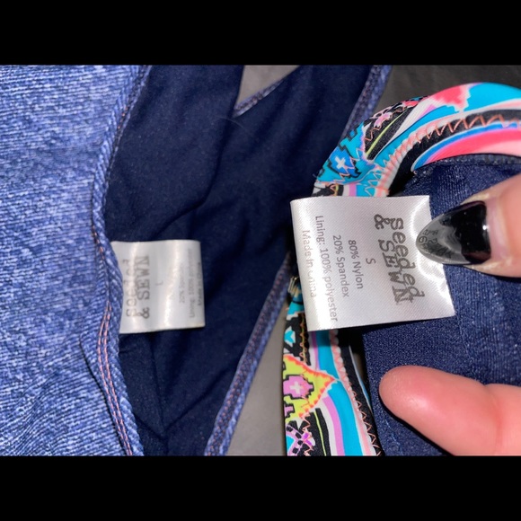 Bikini - Picture 3 of 3